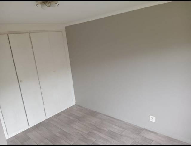 2 BEDROOM TOWNHOUSE FOR SALE IN ROOIHUISKRAAL NORTH